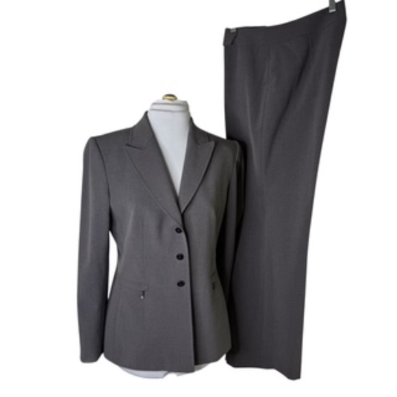 Tahari 3 button Charcoal Gray Fully Lined Jacket & Pant Suit Size 10 - Picture 1 of 11
